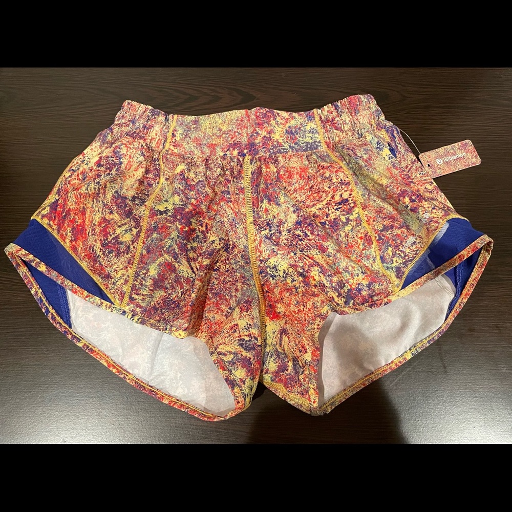 NWT Lululemon 2019 Seawheeze hotty hot shorts in Size 4 regular 2.5” inseam